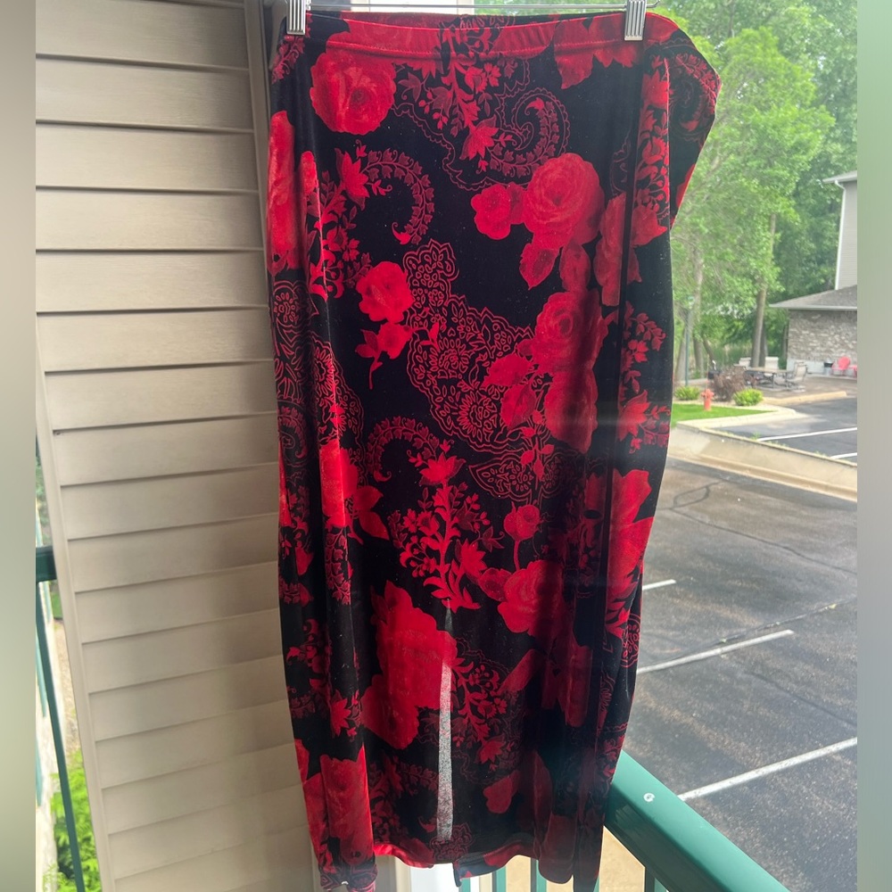 Lithie Lee Woman Black Red Velvet Floral Midi Pencil Skirt 18W - Picture 4 of 10